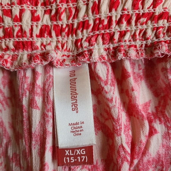 (1213) No Boundaries Woman's Pants, Size: XL (15-17) Color: Red/White - Picture 5 of 13